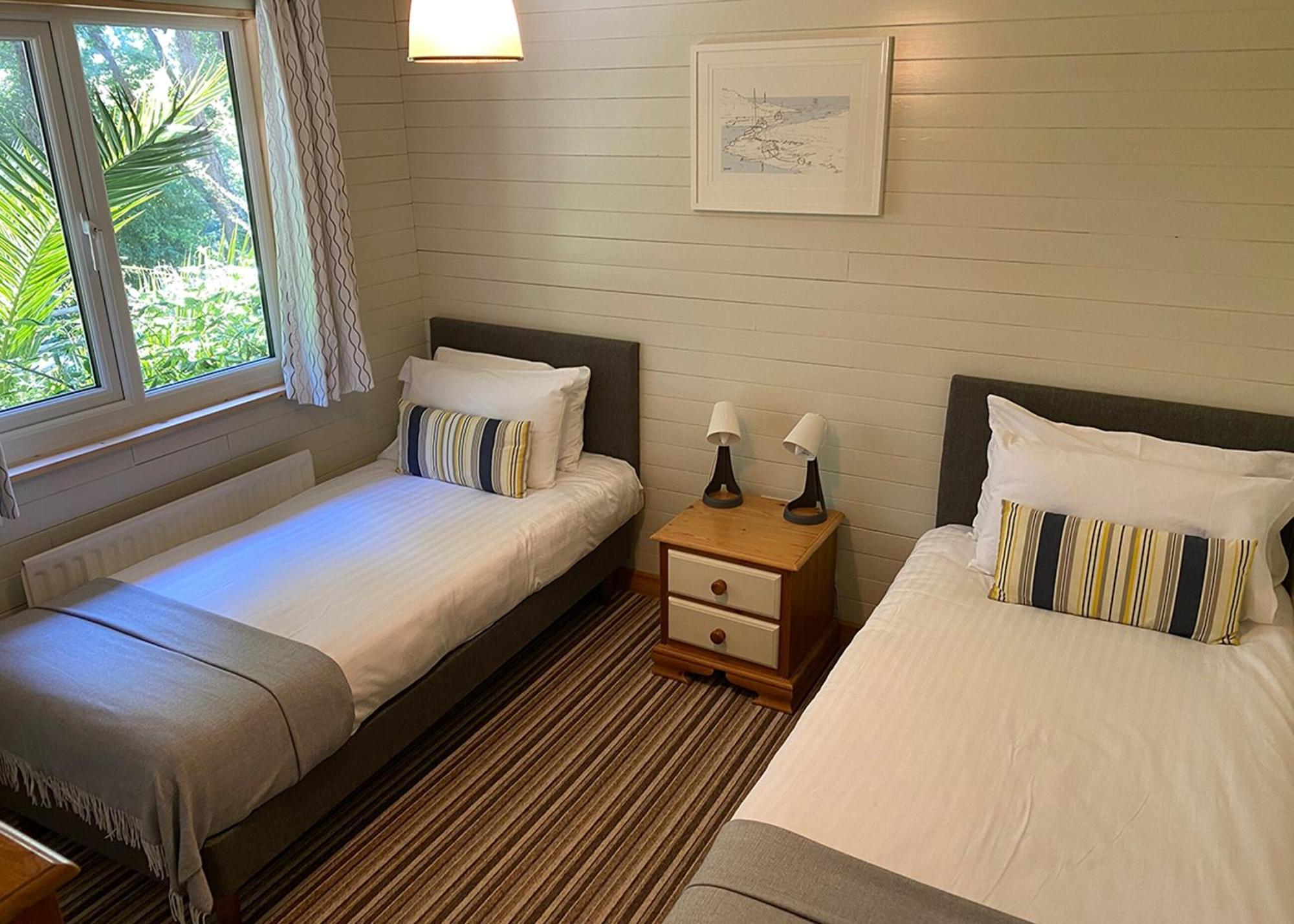 Ivyleaf Combe Lodges Stratton  Zimmer foto